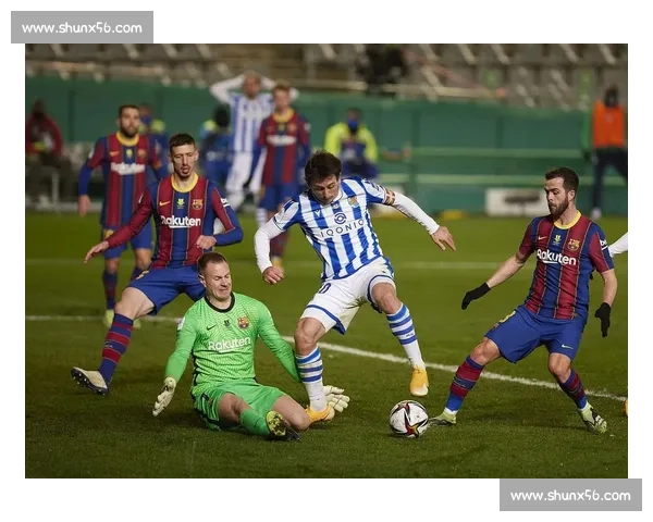巴塞罗那与皇马经典对决回放 揭示两队激烈博弈与战术较量