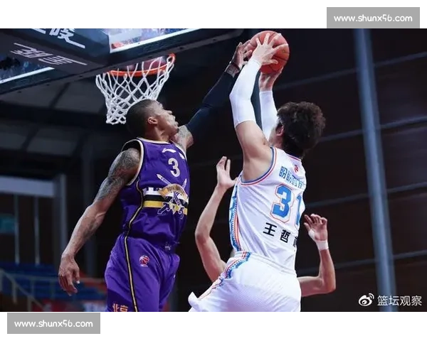 山口队与甲府队激战正酣 双方实力对决精彩纷呈